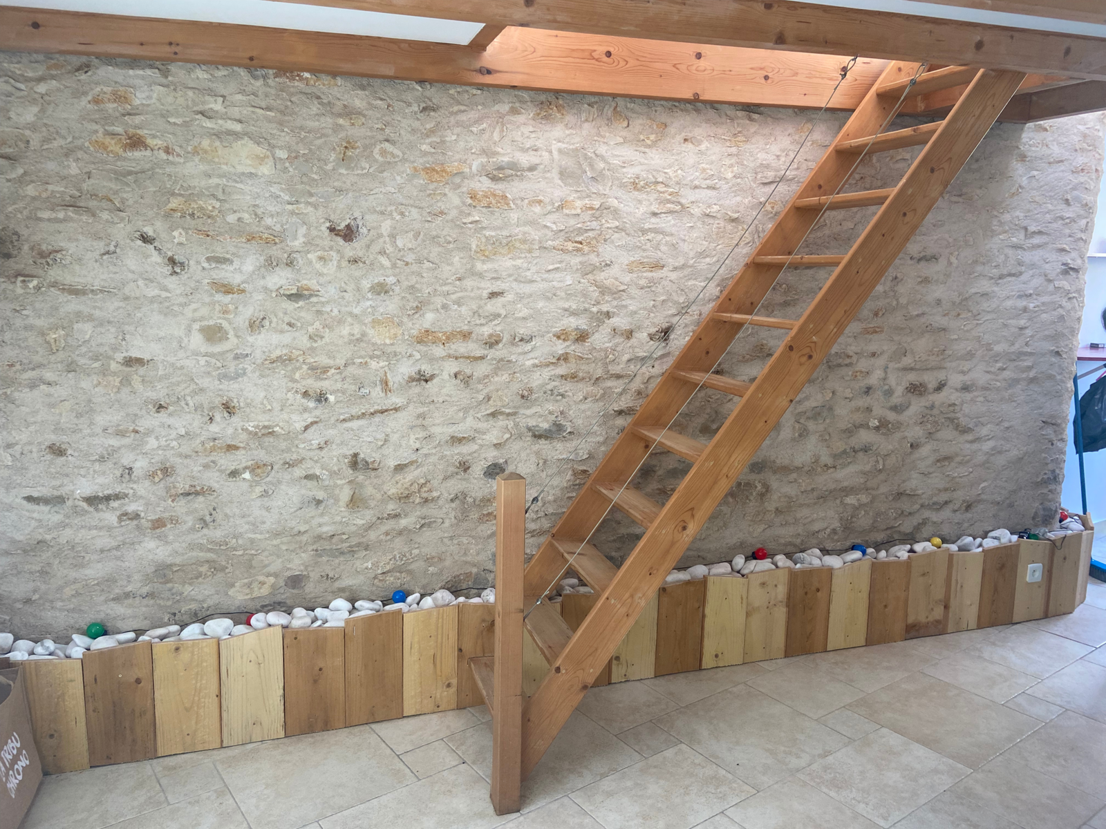 Ancien escalier bois avant démontage pour en posé un moderne