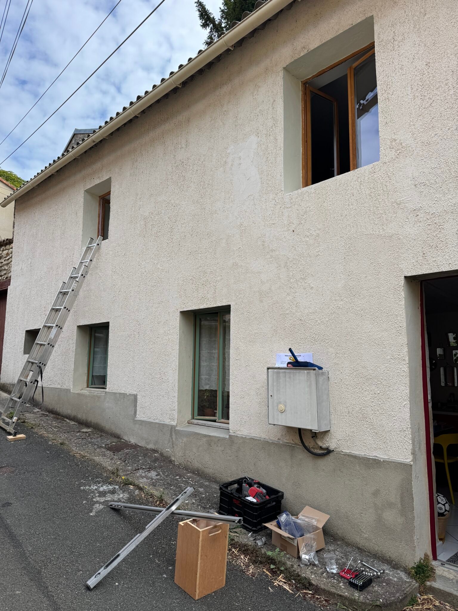 Façade avant travaux de volets à Poitiers par DMA Menuiserie
