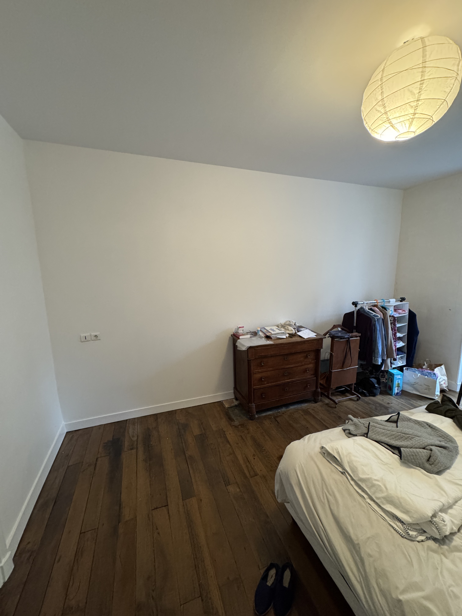 Chambre avant l’installation d’un dressing sur mesure à Poitiers