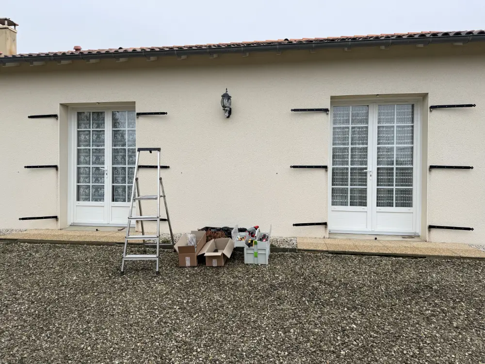 Pose de volets battants en aluminium avec pentures à Saint-Maixent-l'École